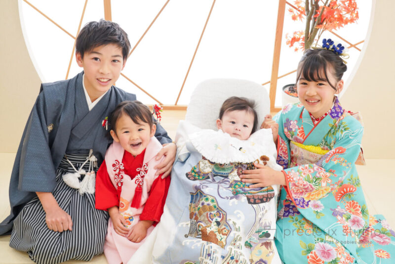 兄弟姉妹も一緒に！家族写真とニューボーンフォトのアイデア6選徳島のニューボーンフォト・新生児写真撮影ならUMARERU うまれる