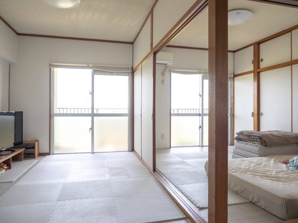 ベビーサークルはリビングが狭くても使える？実際に使って分かったメリット・デメリット - なまけママの知育