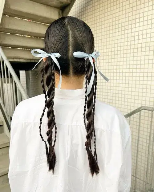 小学生の袴に似合う髪型とは？簡単に作れる人気ヘアアレンジ特集袴レンタルは晴れ着の丸昌 卒業時装卒業式の袴 ハカマ 全国宅配送料無料