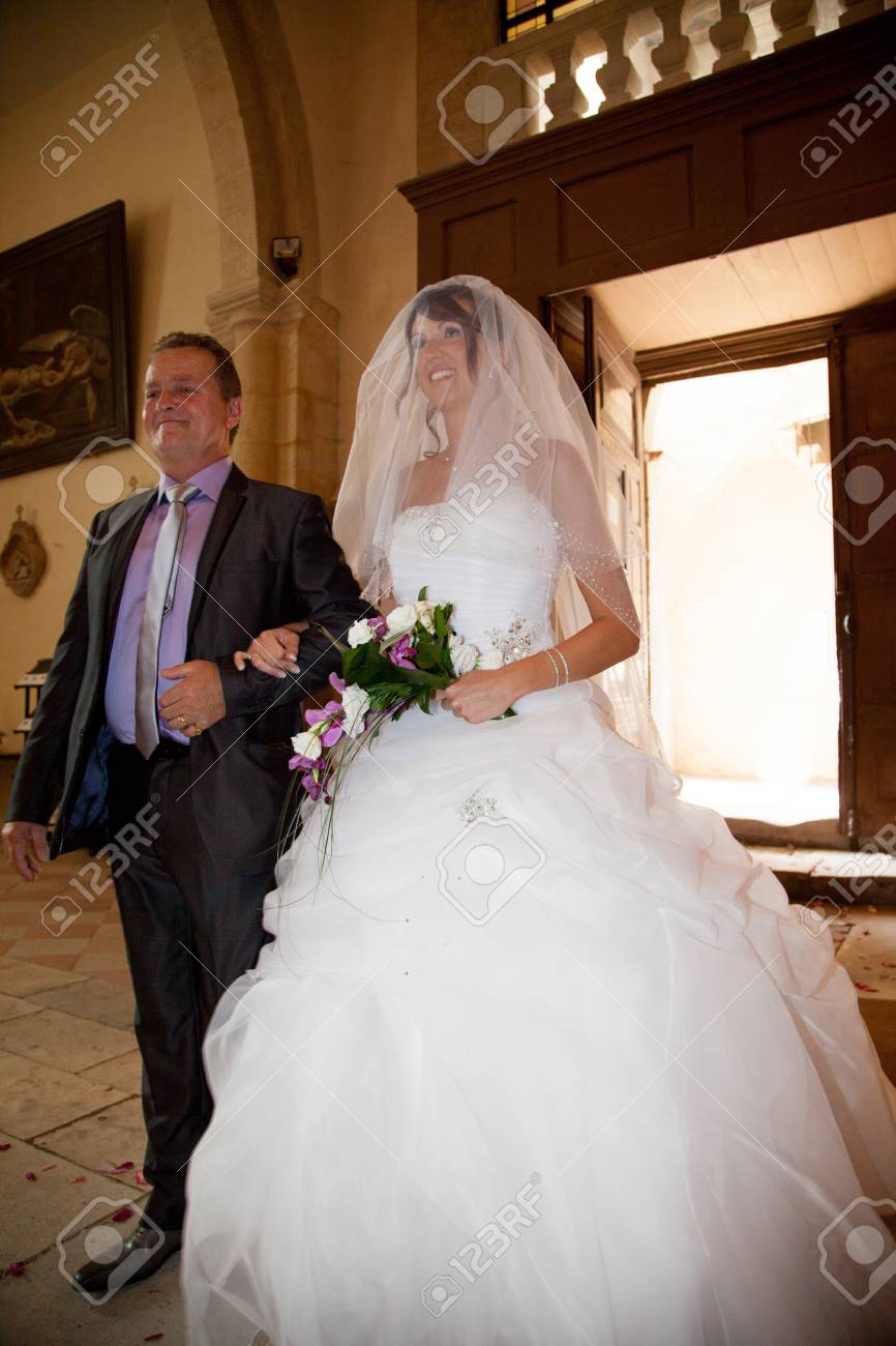 結婚式・披露宴 父親の服装問題を式場スタッフが解決します