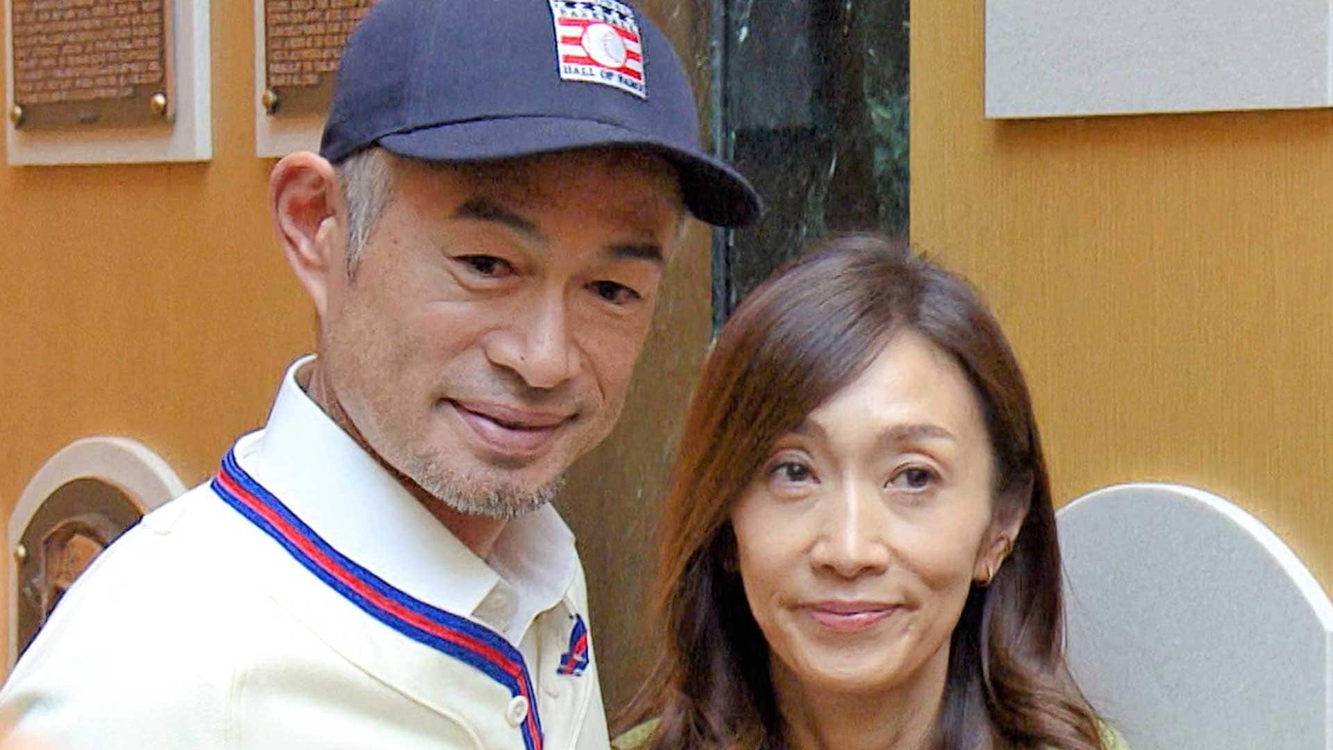 asahi.com 朝日新聞社 ：笑顔で結婚報告の会見をするイチロー選手と福島弓子さん＝５日午後、神戸市中央区のホテルで - 止まらぬイチロー写真特集 - スポーツ
