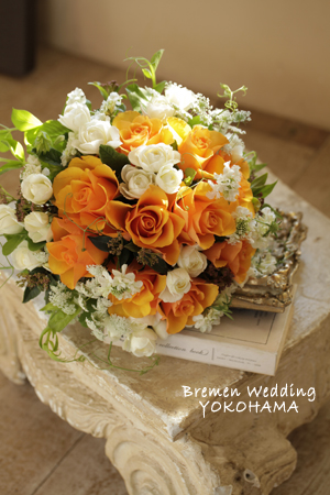 オレンジカラーとプルメリアのラウンドブーケウェディングブーケ.jp