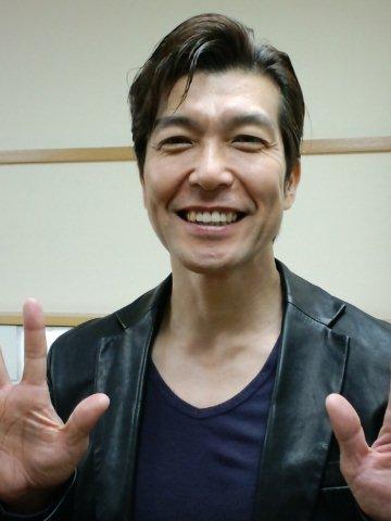 キティちゃんと満面の笑みで2ショット！大澄賢也公式インスタグラム @kenyaosumi_official から - スポニチ SponichiAnnex 芸能