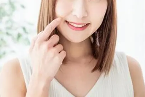 出っ歯と前歯2本が少し大きいのがコンプレックスなのですが、女の子が笑った時に- Yahoo!知恵袋