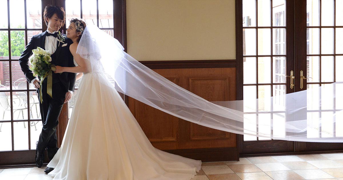 ウェディングドレスにグローブをつける意味とは？種類や選び方も紹介ブライダルハウスTUTU