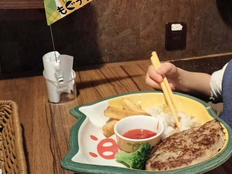 子連れで びっくりドンキー へ！お子様メニューやベビーチェアはある？くるみの冒険