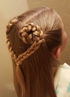 簡単！セルフでできるハートヘアアレンジのやり方と可愛いアレンジ法を伝授！fasme ファスミー