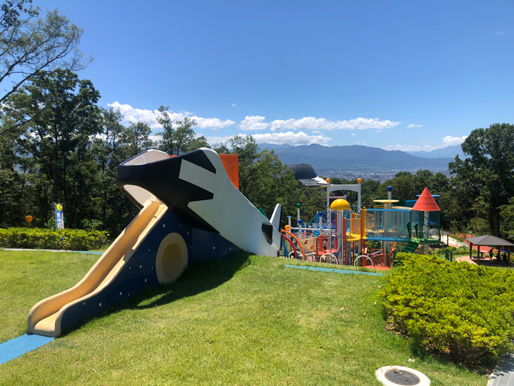 甲府市 工事中の「愛宕山こどもの国」完成まであと半年！遊具の出来具合をのぞいてみたよ！ PON- エキスパート - Yahoo!ニュース