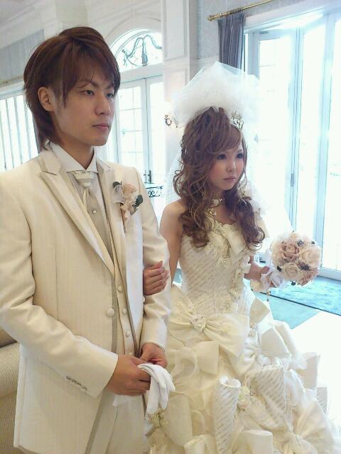 結婚式でハズさない髪型2025マナー＆おすすめヘアアレンジ53選 - IKINAイキナ