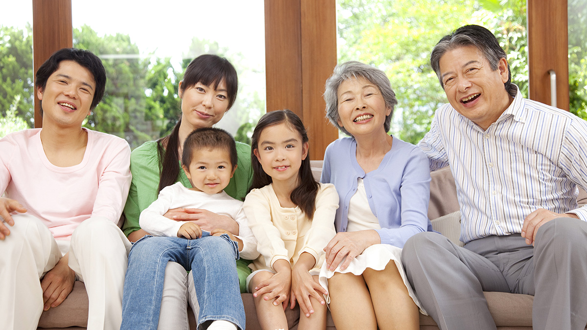 2025年最新 おしゃれな家族写真の撮り方！服装と構図を徹底解説スタジオキャラット七五三・お宮参り・成人式・マタニティフォトの写真撮影