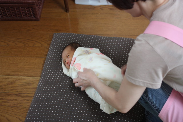 楽天市場 赤ちゃんのためのタオル 正方形 90cm × 90cm 綿 100% ベビー バスタオル チョコ ブラウン シェル ピンク アイシー ブルーアイボリー ホワイト グレー 赤ちゃん 泉州タオル 湯上り 日本製 プーポ PUPO : 日本製ベビー服PUPO