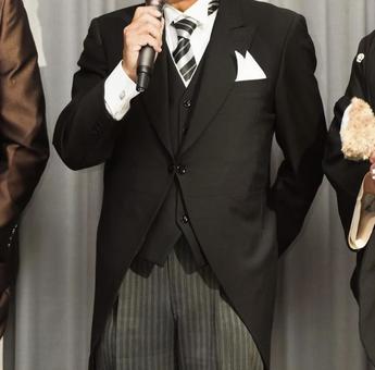 結婚式の乾杯挨拶をお願いされたら何をする？流れや贈る言葉は？ 文例付き omotte magazine fromANNIVERSAIRE記念日にまつわるマガジン