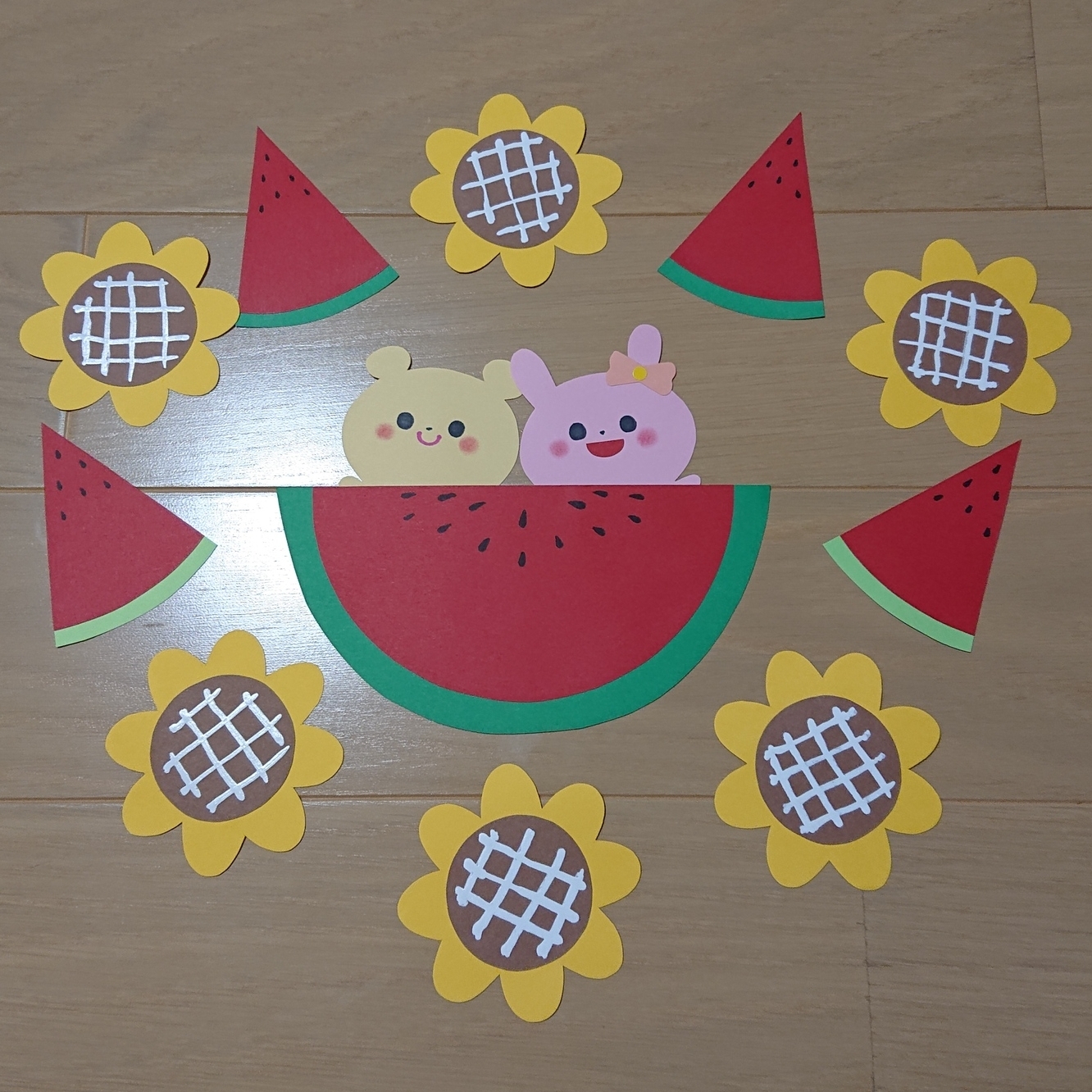 「スイカ part2」壁面飾りの作り方！無料型紙で簡単！ 西瓜 すいか 夏 ７月 8月 画用紙 工作 壁面装飾 ペーパークラフト paper craft