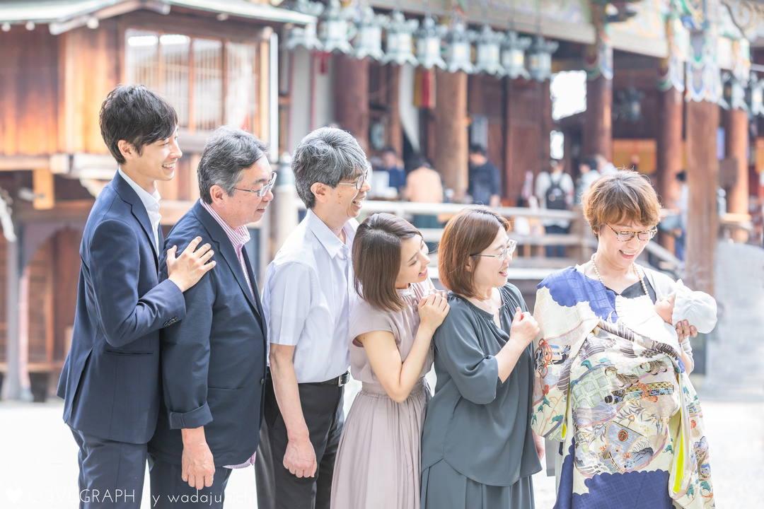 お宮参りの服装マナーは？ママ・パパ、赤ちゃん、祖父母の当日コーデSNAP集VERY