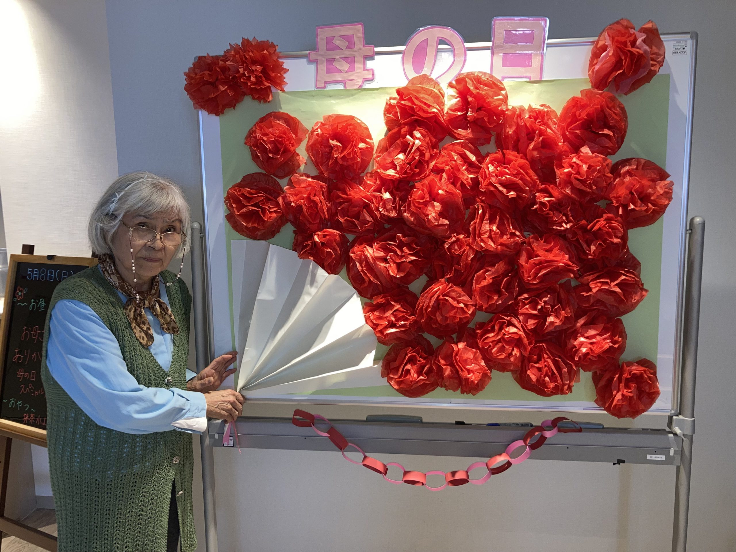 老人ホームで母の日に何をプレゼントする？レクリエーションも解説 - 日刊介護新聞 by いい介護