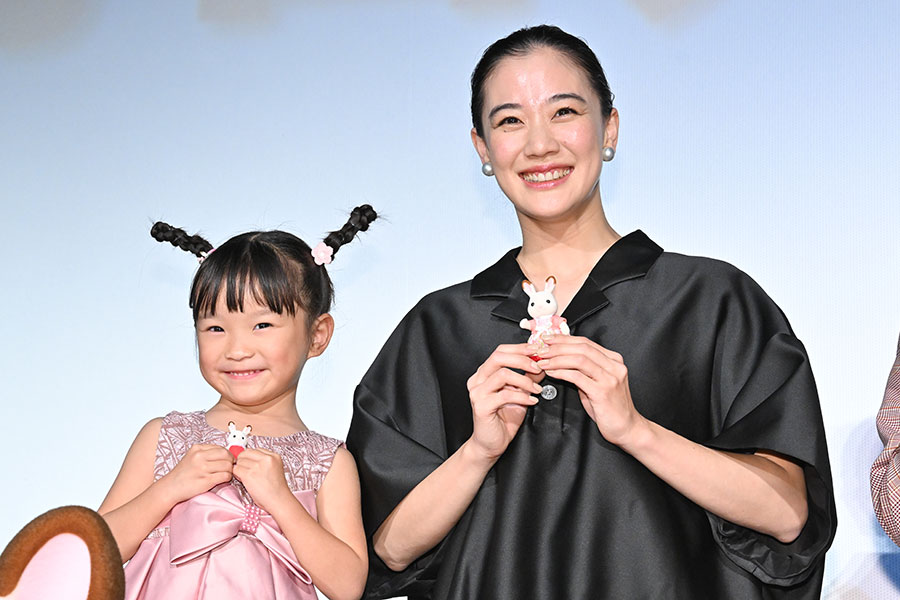 ご安産あんざんでおめでとうございます!! 💛女の子だ!!!ゆっくり体からだを休やすめて!!◜‿◝♡早はやく赤ちゃんの顔かおを見せてちょうだいね! ✨ 蒼井優、第1子女児出産 山里亮太がラジオで生報告「かわいくて仕方ない」「みなさんにご報告ということで