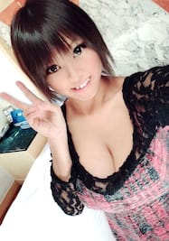 乳が尋常ではなくデカくて目立ちすぎて通学できない推定Lカップ超乳女子大生さん。と言いつつ、チ○ポ大好きの押しに弱いヤリマン娘です。《3SEX収録》  エロ動画・アダルトビデオ動画