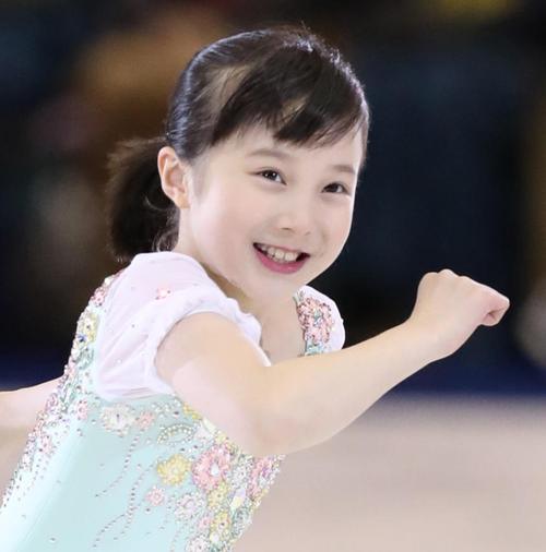 IZ*ONE 本田仁美、幼少期の写真が「可愛すぎる」と話題に 19歳の誕生日に直筆の手紙も公開 - Kstyle