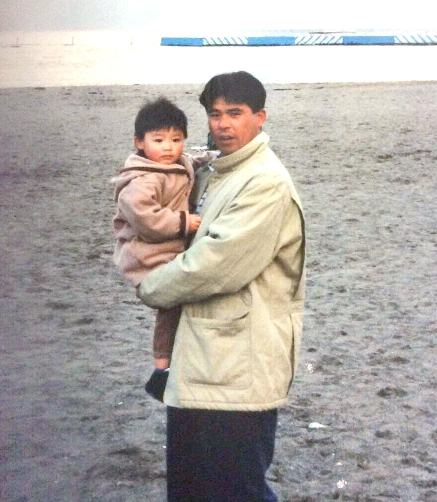 山﨑福也の嫁は3歳年上の一般女性！馴れ初め、家族構成他を調査！とうきょうなまけもの倶楽部