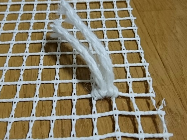 滑り止めを使ったラグマットの作り方不器用さんのハンドメイド