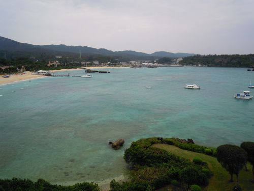 那覇の街がくっきり 渡嘉敷島から大パノラマ 観光客「ラッキー」