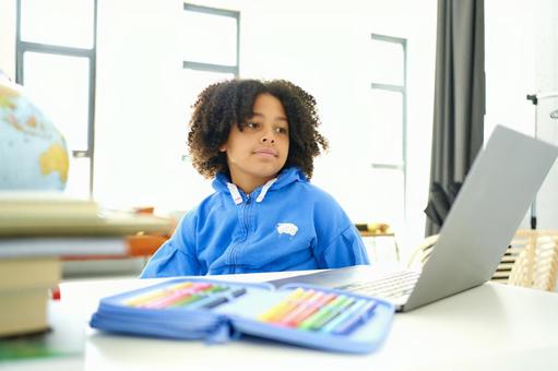 Amazon.co.jp:アフリカのシミュレーションの赤ちゃん、ビニール人形生まれ変わった黒人の赤ちゃん、ソフトシミュレーションベイビーアフリカンブラックドール、子供のお風呂のおもちゃ、子供のホリデーバースデーギフト,H: おもちゃ