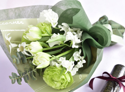 卒園式のお祝いお花 プレゼント おすすめのアレンジメント MSサイズ お花の通販フラワーギフトの全国発送花ギフト 花以想 はないも