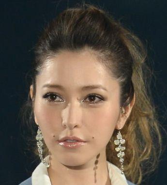 藤井リナ、息子＆娘の顔出しショット公開「美男美女すぎる」「そっくり」と反響