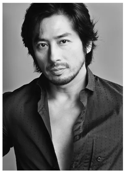 真田広之の息子・手塚日南人が最新ビジュアル披露で「ガチそっくり！」絶賛の嵐、俳優活動も本格スタート週刊女性PRIME