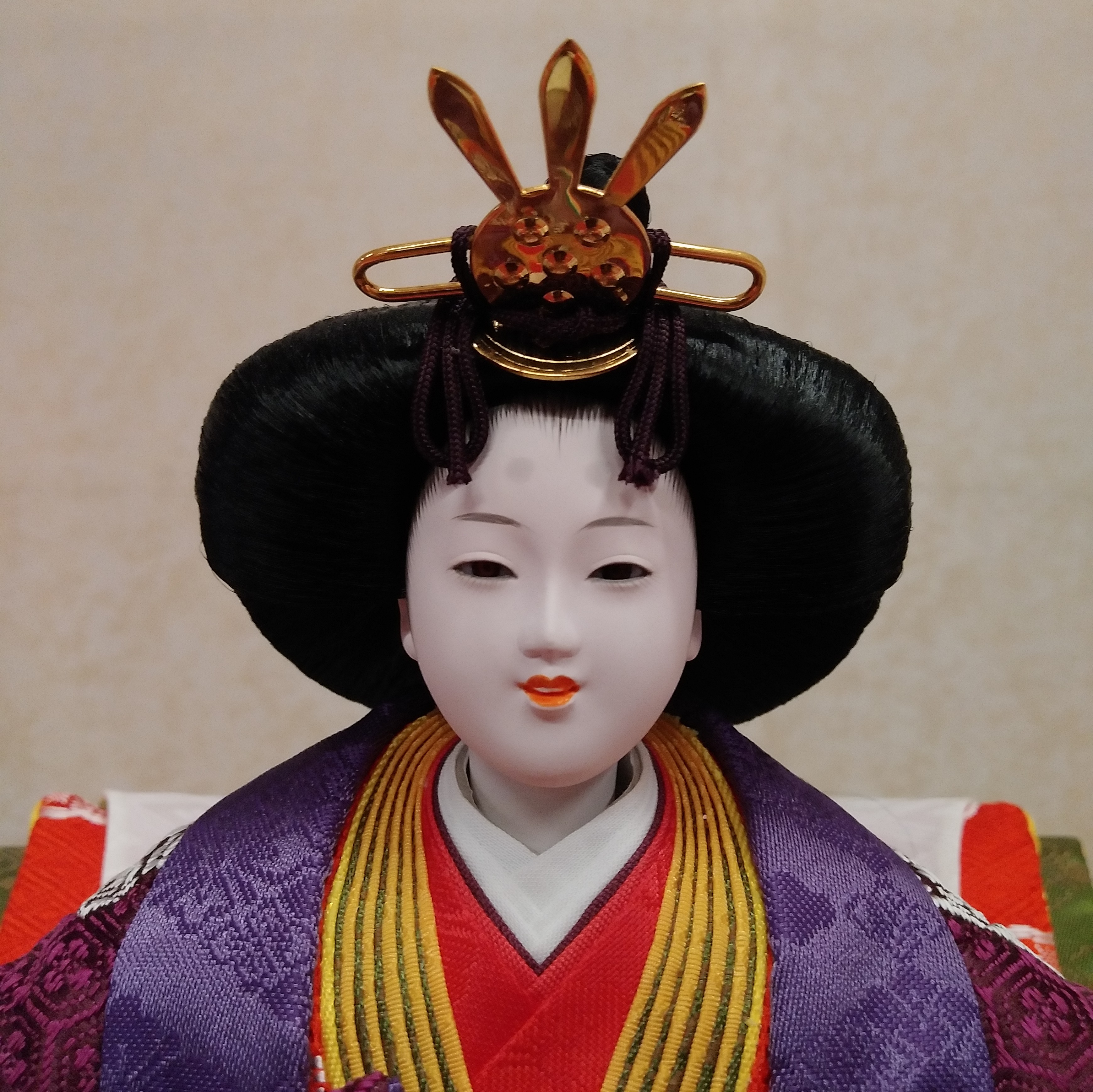 雛人形が進化する理由は？ 金髪につけまつげ、ぽってり唇にドレス。人形師に聞いたハフポスト アートとカルチャ