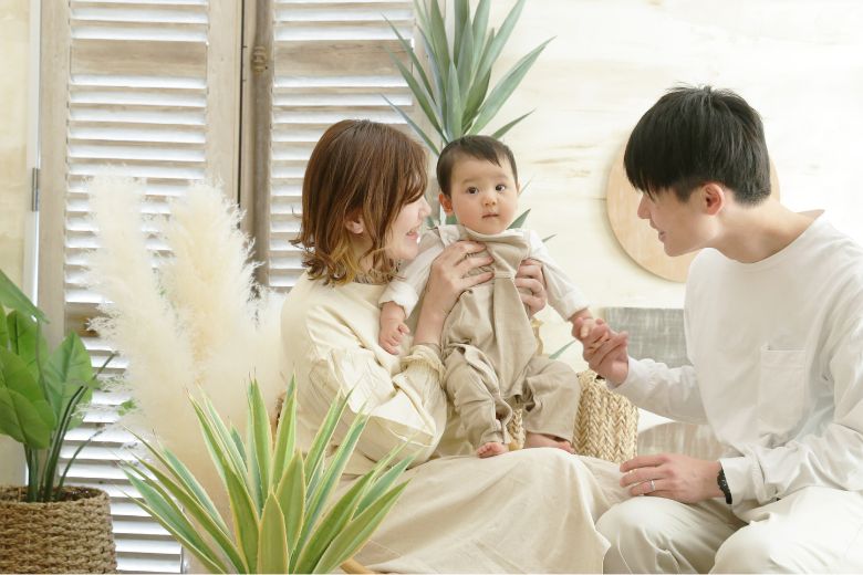 フォトスタジオで我が家らしい家族写真が撮りたい方へのユニークなアイディアをご紹介！ - コラムライフスタジオ