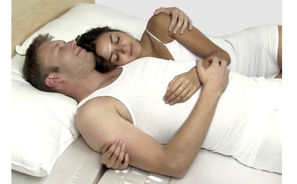 腕枕うでまくら とは ピクシブ百科事典