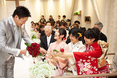 ゲスト参加型のウェディング！「ダーズンローズ」の演出♪トキハナmagazine