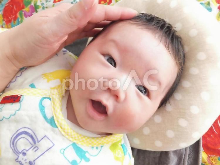 赤ちゃんがスーパーで突然→目をまん丸にして驚がくその理由が440万いいね「びっくり顔が可愛すぎる」 海外1 3ライフスタイル ねとらぼ