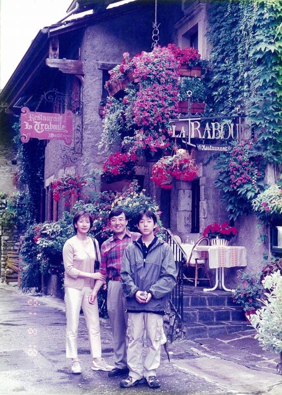 繋がる命 47歳の若さで亡くなった高円宮さまの命日に2人の孫が 久子さまら参列者に笑顔届ける フジテレビ皇室担当解説委員橋本寿史FNNプライムオンライン