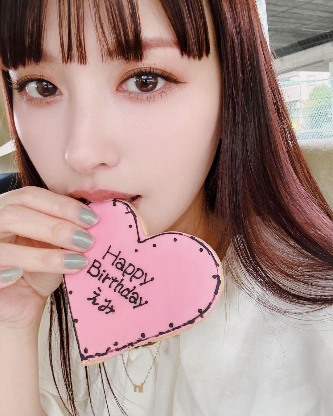 鈴木えみ、12歳愛娘の近影にフォロワー衝撃 スラリと伸びた美脚に「遺伝子最強」の声 - 芸能写真ニュース : 日刊スポーツ