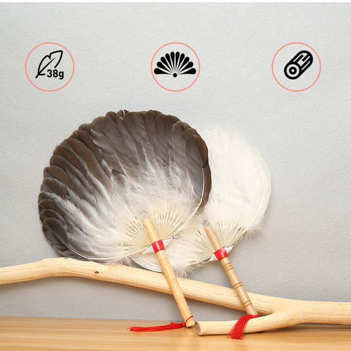 アイドルのコンサートで使われる「ファンサうちわ」を結婚式の席札にするアイデア💛💙💚💜 新郎新婦が入場するときに「指ハートして♡」などファンサが書かれたうちわを振ってもらえば 披露宴がさらに盛り上がります🫶 お写真は、 1~5枚目: @rmc_wd さん6~8枚目