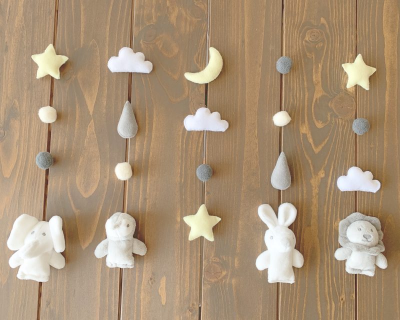 DAISOで買ったものでメリー作ってみた👶🏻製作費600円くらい。笑 手作りメリー 産休中 手作りおもちゃ 妊婦 妊娠33週目TikTok