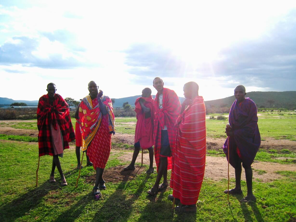 タンザニア、アフリカの彼女の Boma の村で伝統的な普段着でマサイ族の女性。の写真素材・画像素材 Image 43486493