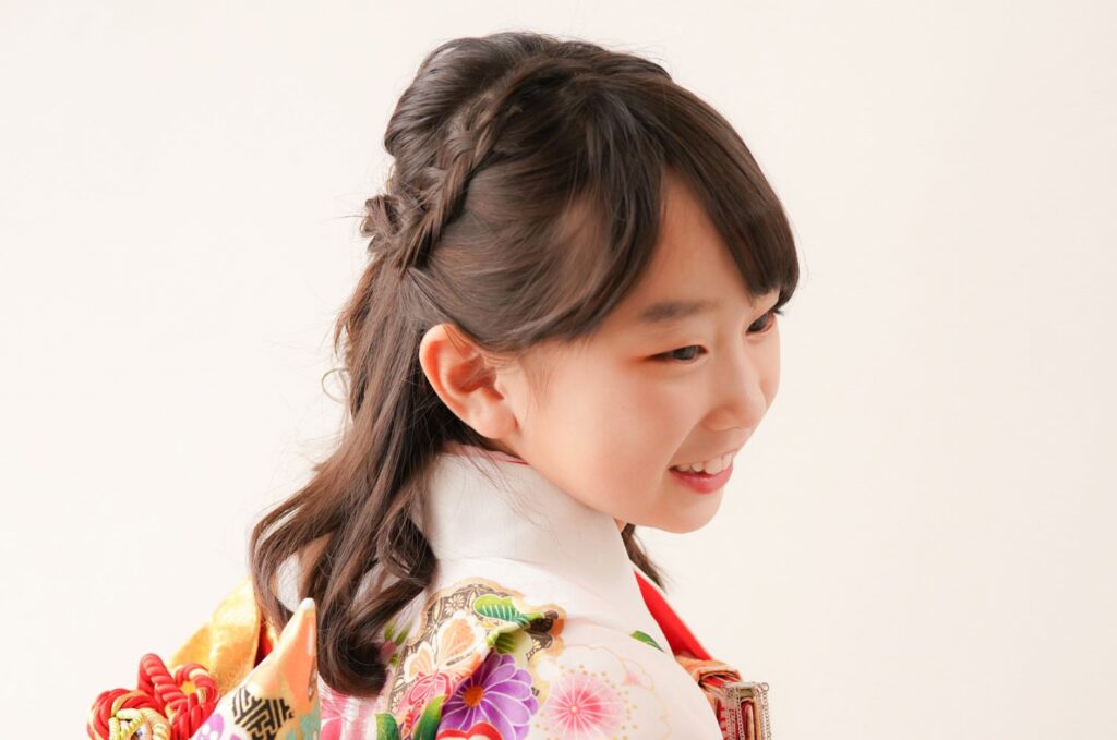 七五三 七歳 女の子 洋装 ドレス 白 リボン 花束 ティアラおいでよ！クッキーナッツ 川崎本店ブログ