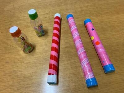 赤ちゃん向けの楽しいガムテープ芯おもちゃの作り方
