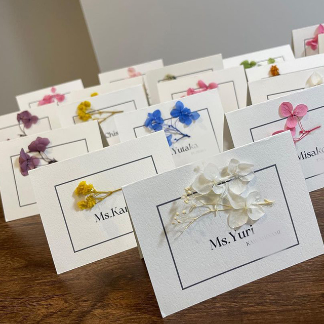 結婚式DIY おしゃれな席札がスマホだけで簡単に作れる！？流行りのシーリングスタンプを取り入れてみよう