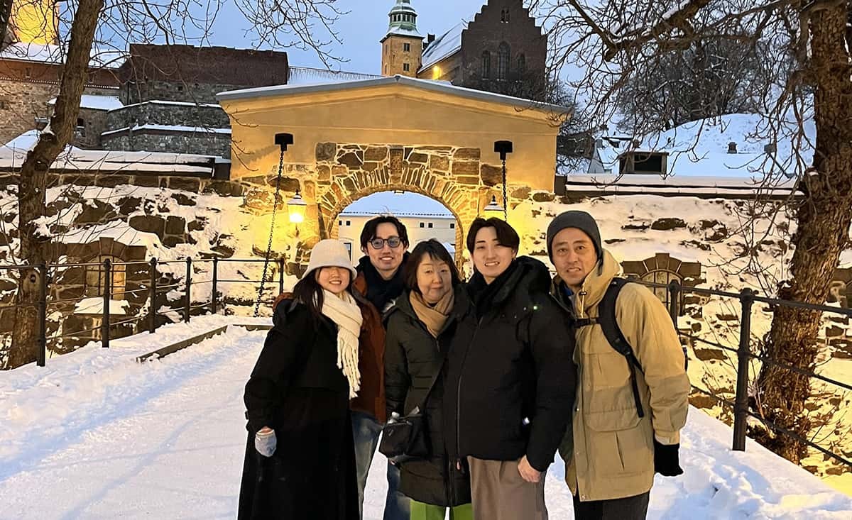 初めての雪遊び・子供と楽しむ冬の家族旅行プラン・宿の周りで安心雪遊び！！Pension AURA