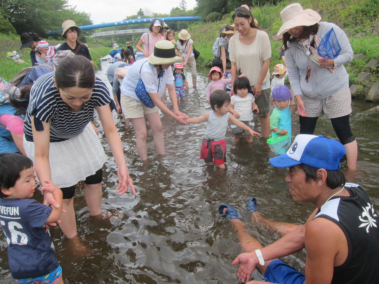 子どもの川遊びの付き添いに！ママのおすすめの服装は？ママソレ powered by ママ賃貸子育てママのくらしがちょっぴり軽くなる生の声メディアファッション・美容