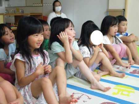 お風呂に入る女の子 写真素材4250163- フォトライブラリ