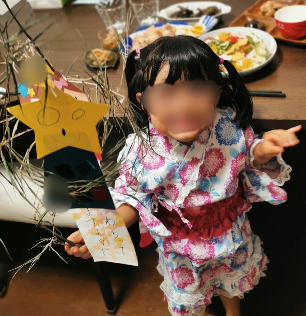 昨日はお忙しい中、親子七夕パーティーへのご参加ありがとうございました🙇,子どもたちの日頃の保育園での様子を見て頂きどう感じられましたでしょうか🥰,おうちの人と一緒におやつを食べ七夕飾りを作り、たくさんだっこしてもらってドキドキもあり嬉しくもあり💞,幸せな時間を過ごせたんじゃないかなと思います😌💞,筑前町,小規模保育園,くりんこ保育園,保育参画,七夕パーティ