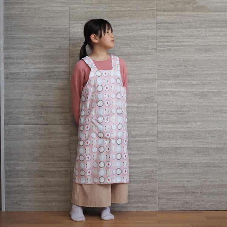 子どもエプロン － LLサイズ・140～150cm 型紙と作り方 AC-2142 - 子ども服の型紙ショップtsukuro ツクロminnebyGMOペパボ 国内最大級のハンドメイド・手作り通販サイト