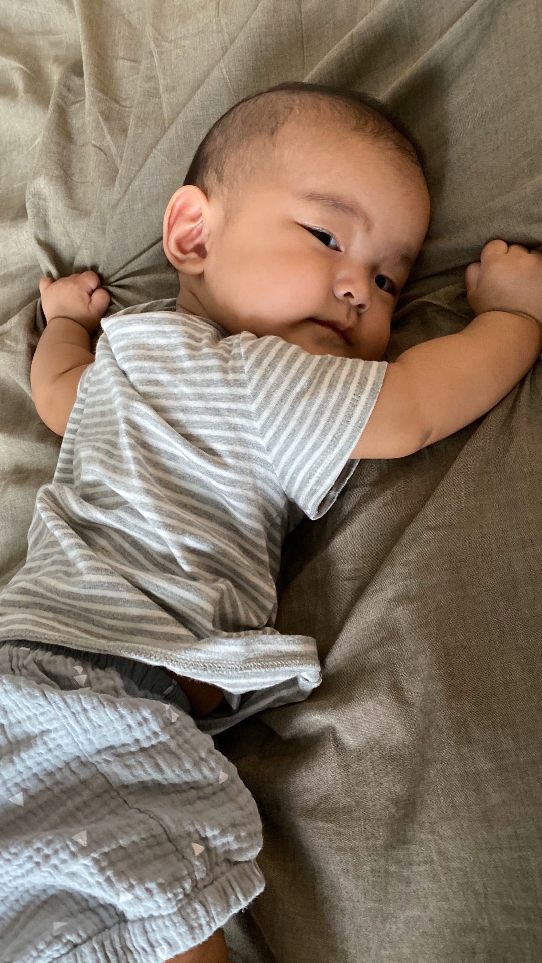 何でそうなるの？ 赤ちゃんのこと、知って安心 赤ちゃんの動きには意味があるんですよ。The reason for babies' strangemovements