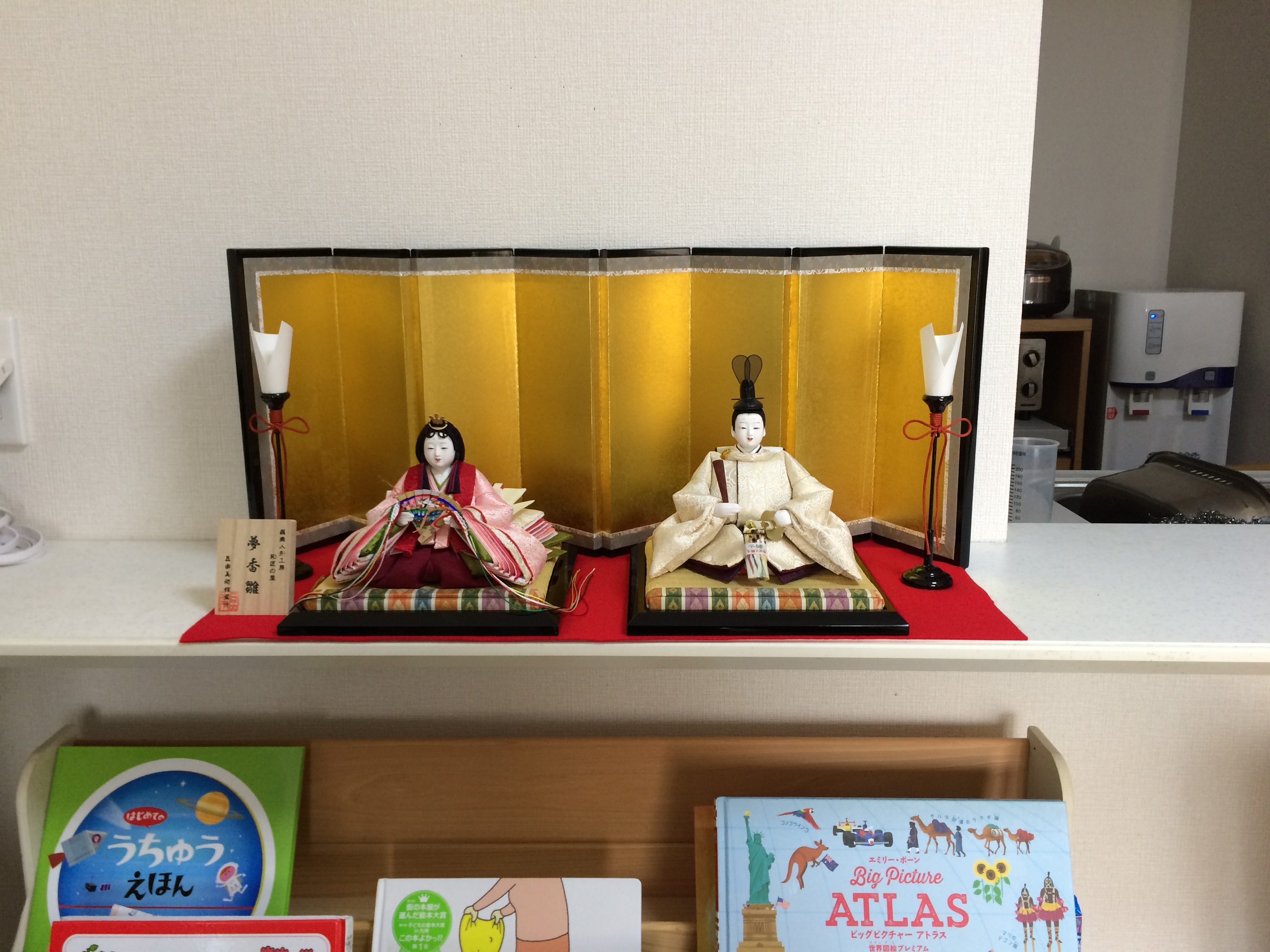 雛人形を飾るべき場所、方角とは？避けるべき場所や保管の注意点も解説