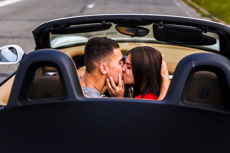 車内でのキスはアリ派が77%！車でキスする際のタイミングと可愛いやり方fasme ファスミー
